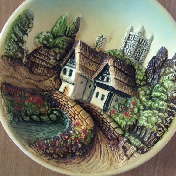 Vintage 1950s Ceramic wall hanging plate 3D wall plate house cottage 8" - Picture 3 of 5